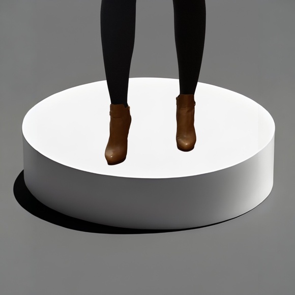 MK high heel ankle boot with iconic “MK” hardware. Caramel color. Size 9 ½ - Picture 2 of 4